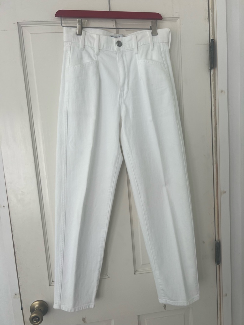 AYR White The Beat Jeans. Barrel leg, tapered, relaxed fit. size 25. Like new
